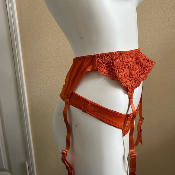 NEW Fredericks of Hollywood garter set - Picture 2 of 6